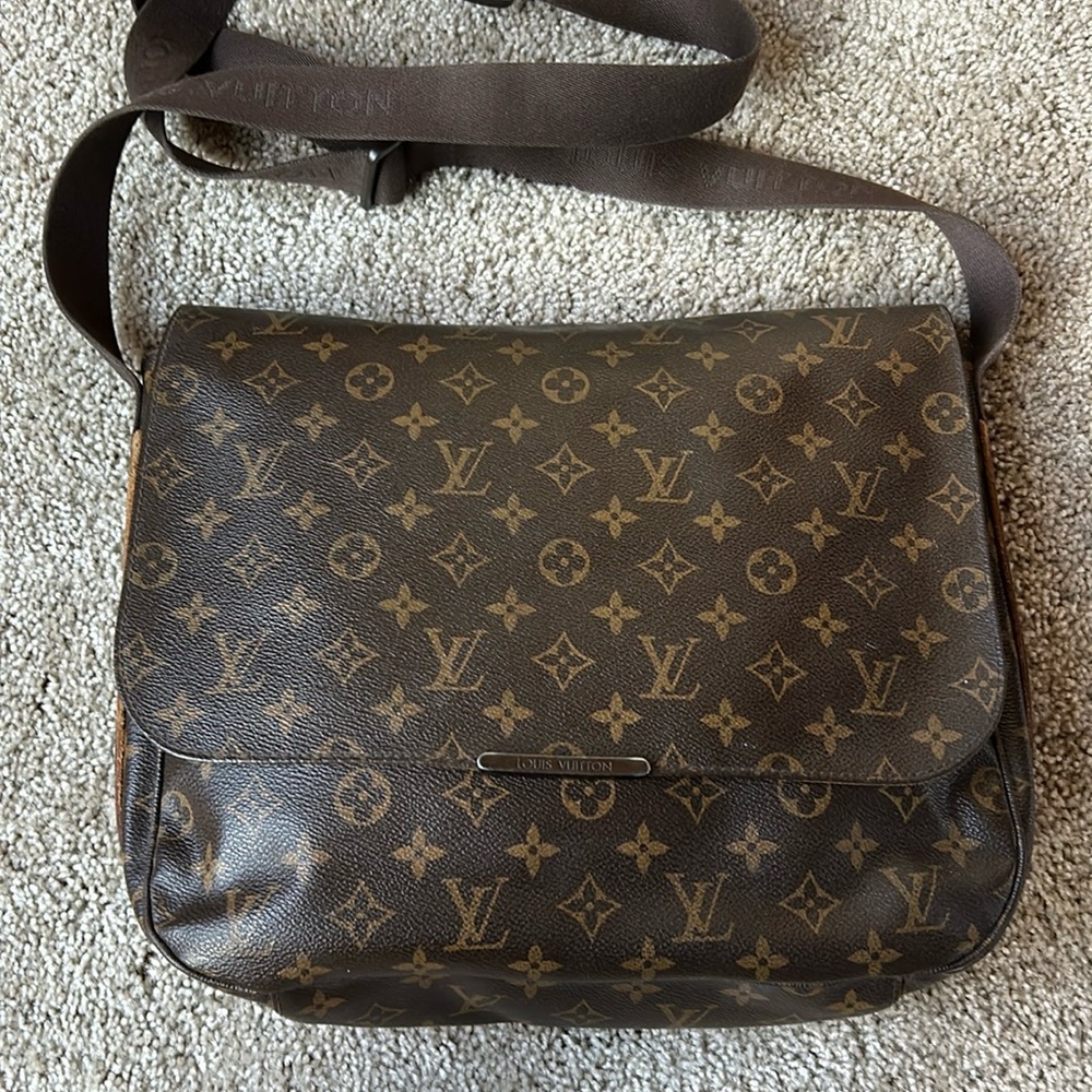 Louis Vuitton Monogram Beaubourg MM Messenger Bag
